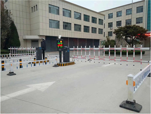 智能識別道閘欄桿