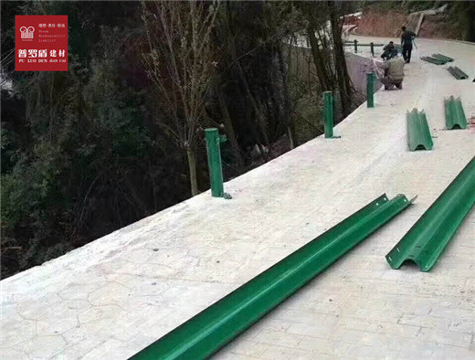 公路防護欄