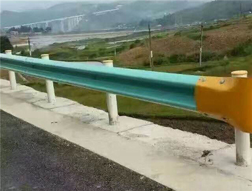 公路防護欄